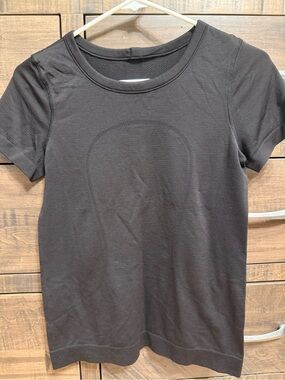 lululemon T Shirt